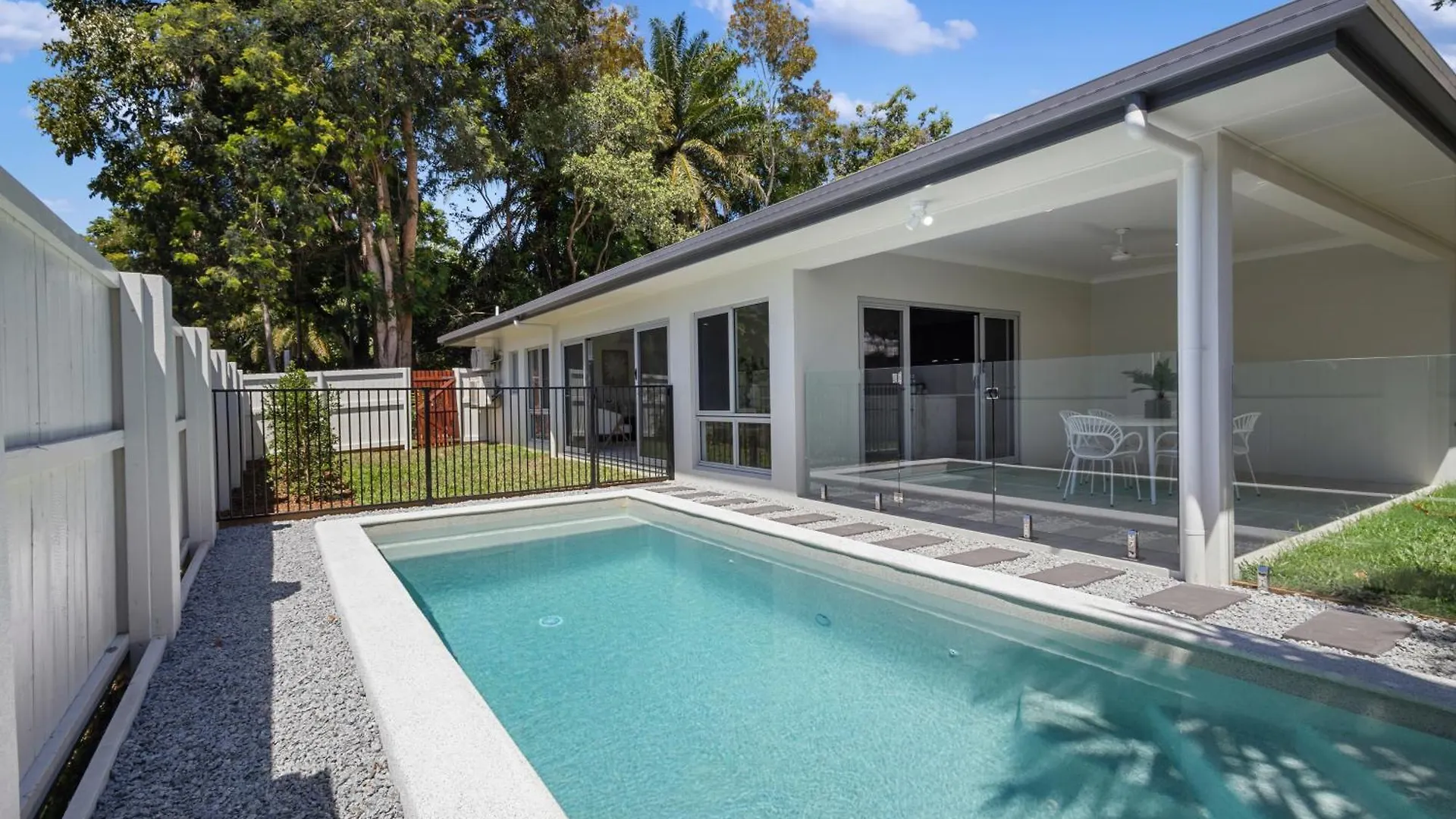 St Crispins Villa 1 With Private Heated Pool Порт Дуглас